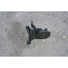 лапа (стойка) VW PASSAT 1.8 90 к.с. комби 92 г.