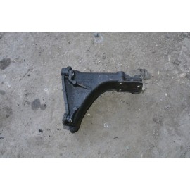 лапа (стойка) VW PASSAT 1.8 90 к.с. комби 92 г.